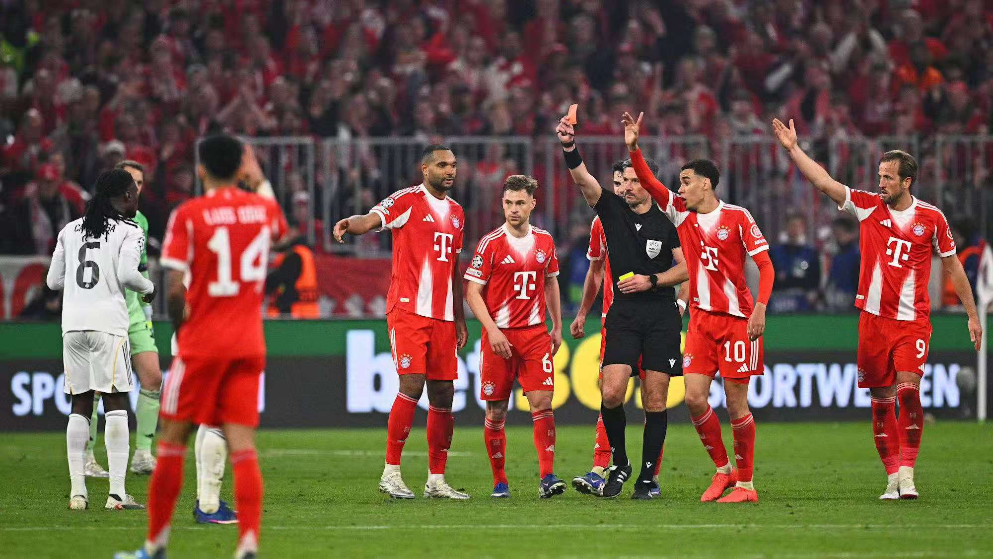 Real Madrid razočarano napušta pozornicu, Bayern München ponovno budi san o šest naslova